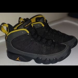 Air Jordan 9 Retro GS University Gold - Size 5.5Y​